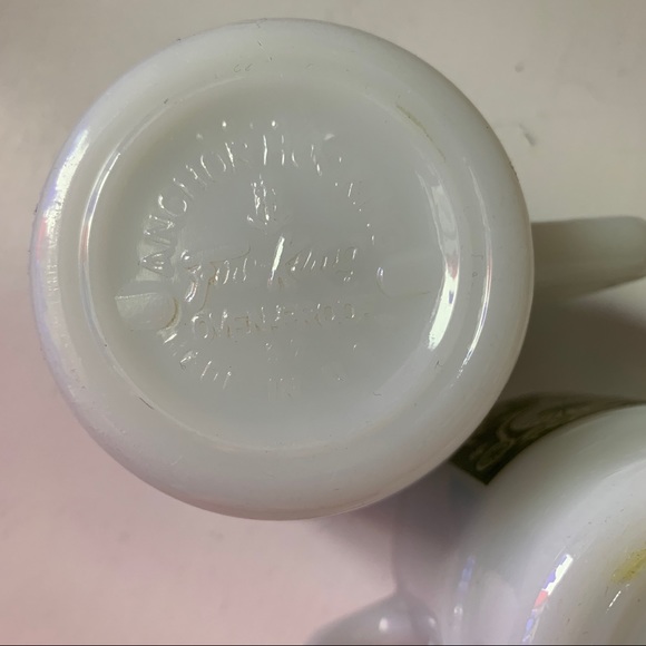 Pair of Fire King stacking milk glass D-handle mugs - Picture 7 of 8